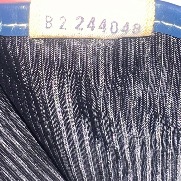 EUC Dooney & Bourke Parasol Ocean Blue All Weather Leather Zip Zip Shoulder Bag - Picture 10 of 13